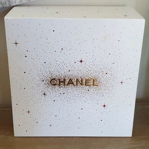 New never used beautiful CHANEL box cover white w/ Gold & red details Starburst